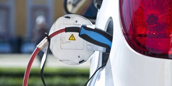 auto-elettriche-stazione di ricarica